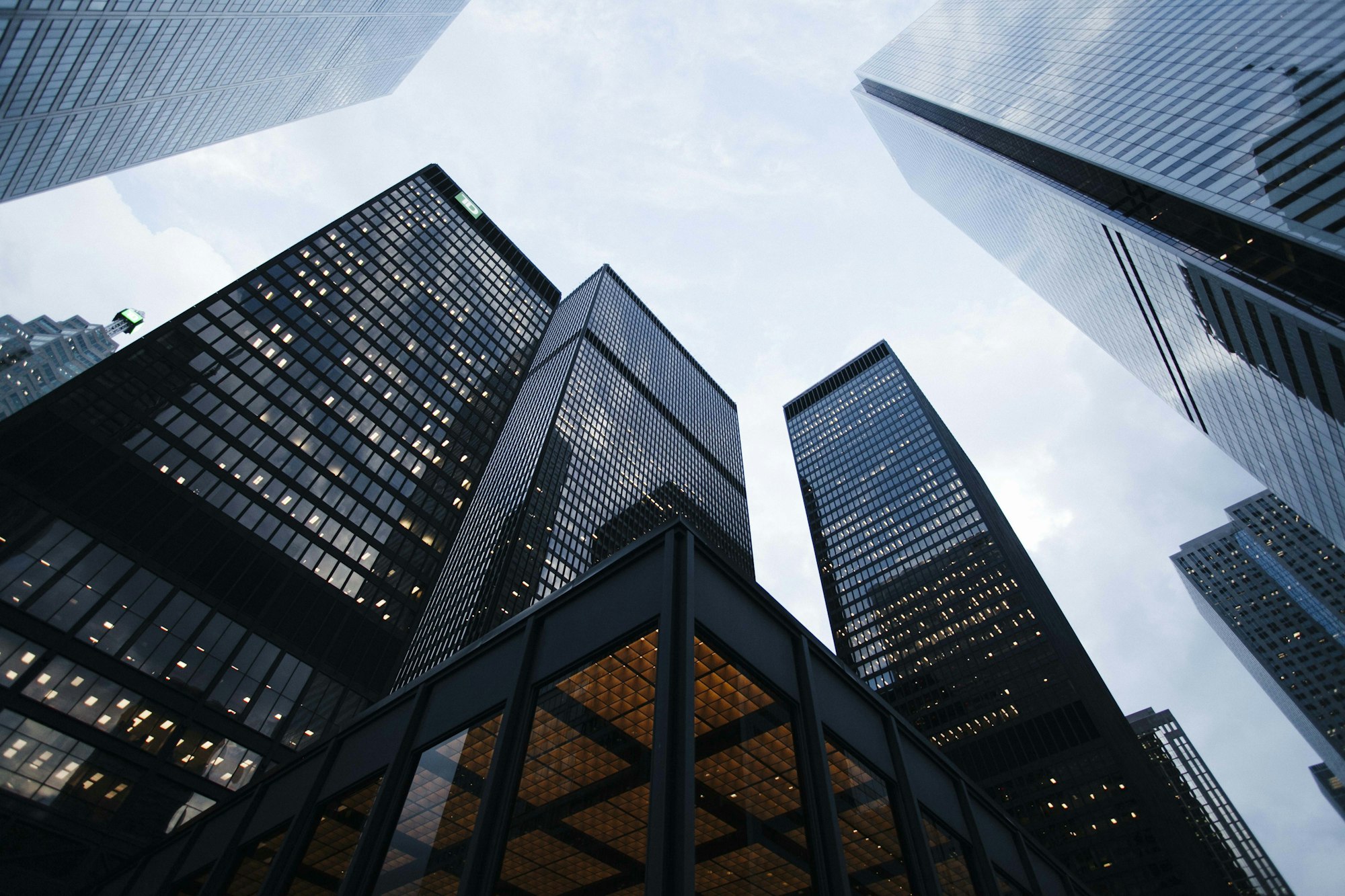 Immeuble de bureaux moderne et luxueux